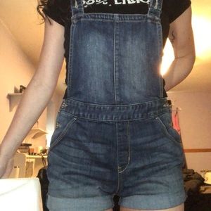 LEVIS OVERALL SHORTS